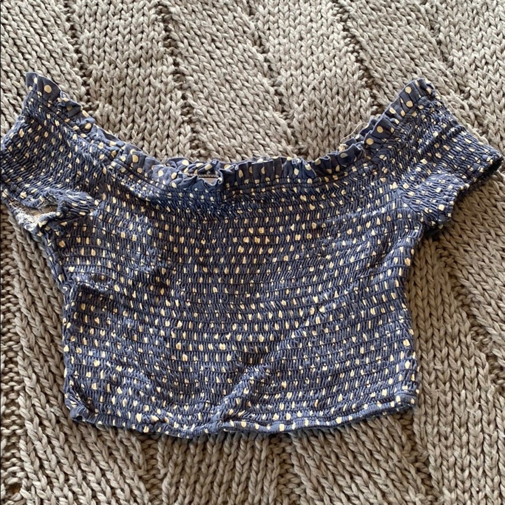 Off the shoulder crop top 💙